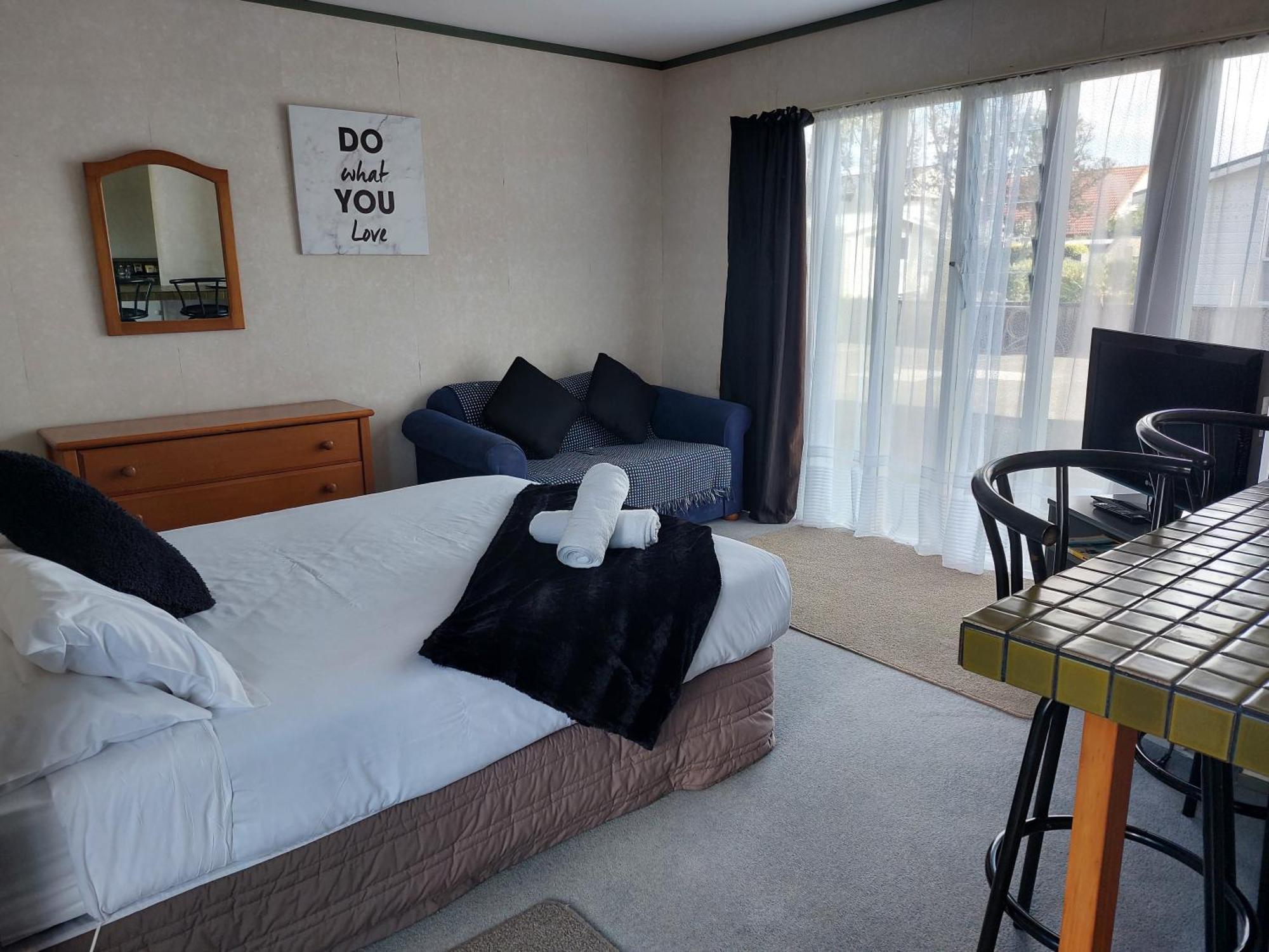 אורוואה Edgewater Motel מראה חיצוני תמונה